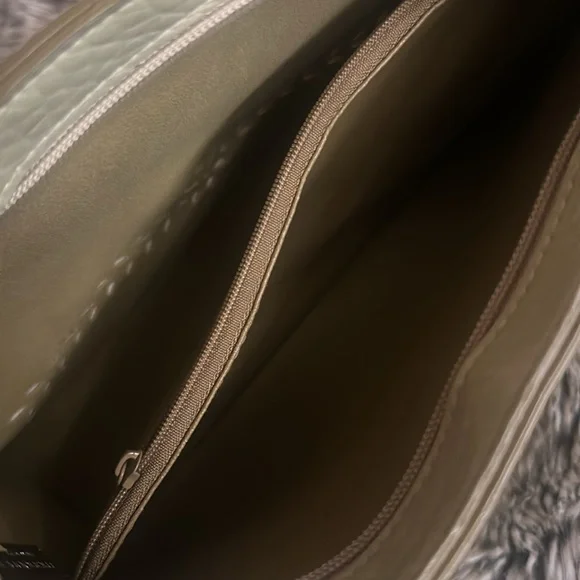 Mondani New York Ivory Green Croc-Embossed Shoulder Bag - Picture 5 of 5